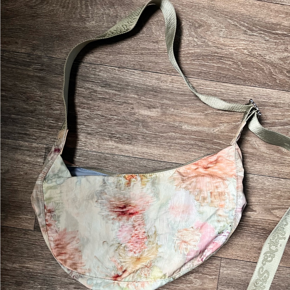 Baggu Collina Strada Cream Chrysanthemum medium crescent